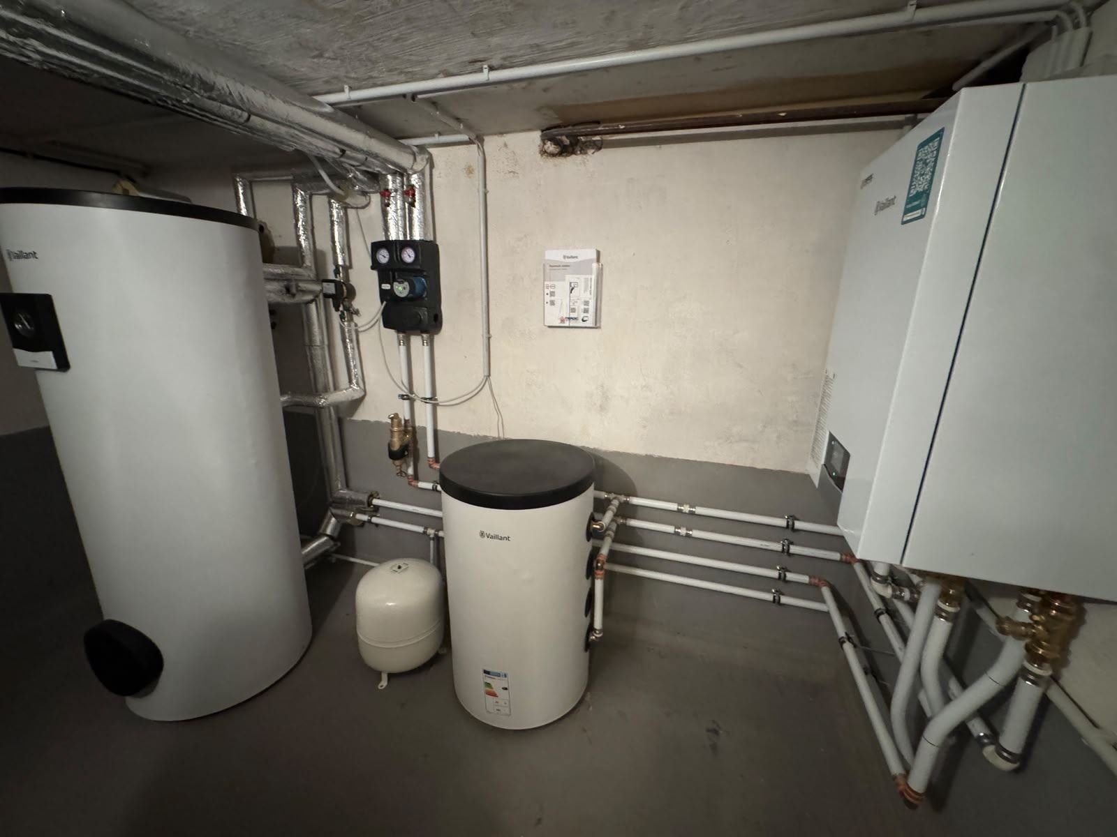 Vaillant uniSTOR plus Warmwasserspeicher im Heizungsraum