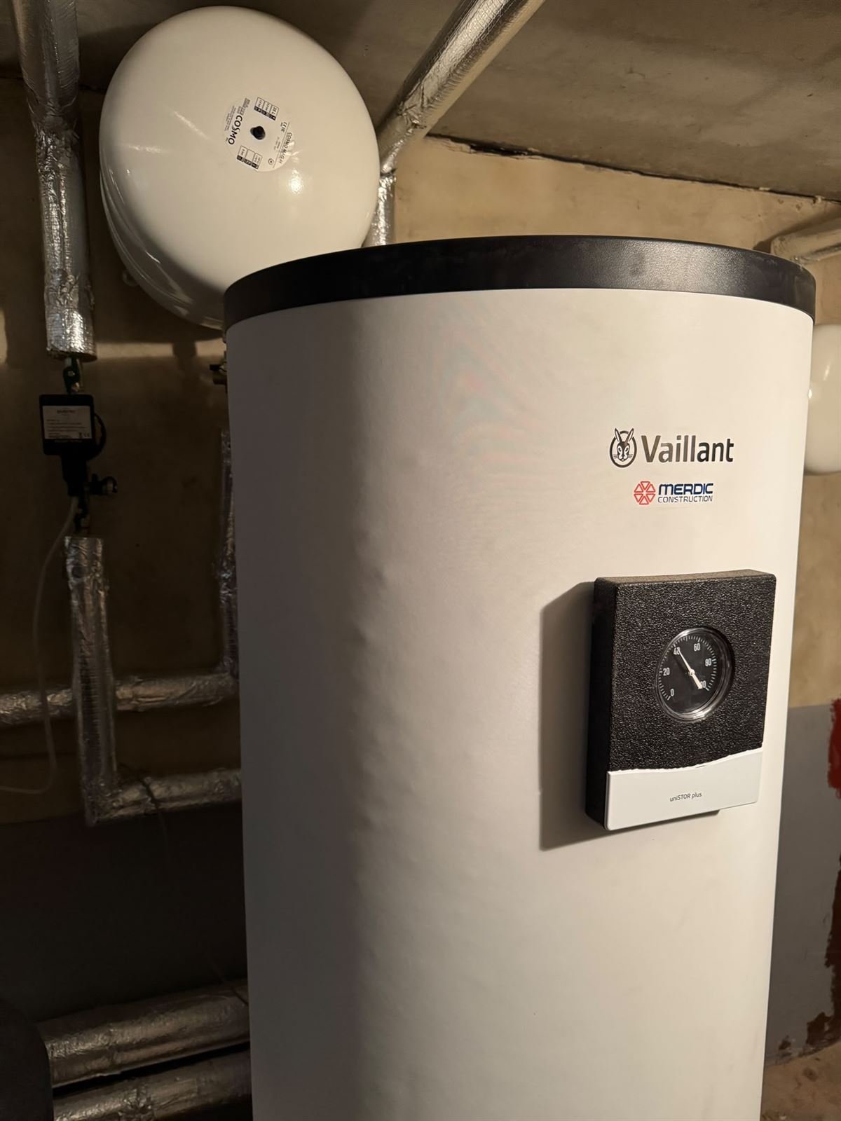Vaillant uniSTOR plus Warmwasserspeicher mit Merdic-Logo
